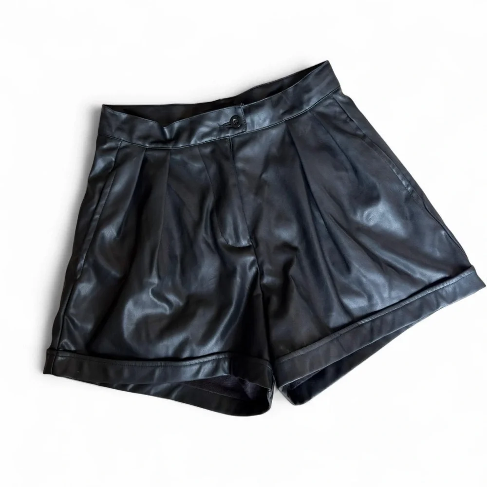 PrettyLittleThing Black High Waist Faux Leather Shorts 4 - Picture 3 of 6